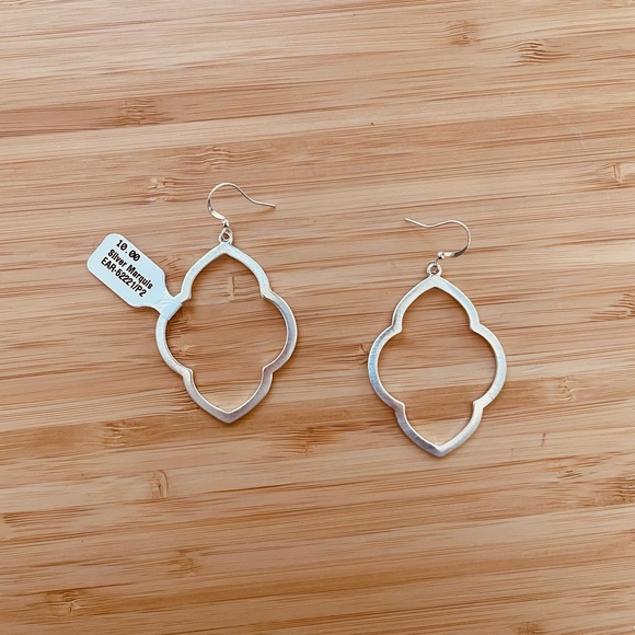 BRAND NEW silver earrings never worn - Picture 1 of 4